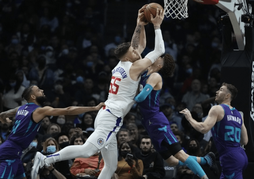 NG体育-关于UFC赛场再起风云：蓬莱风暴队小胜滇池烈马队，脚步移动更到位新人首发惊艳的信息