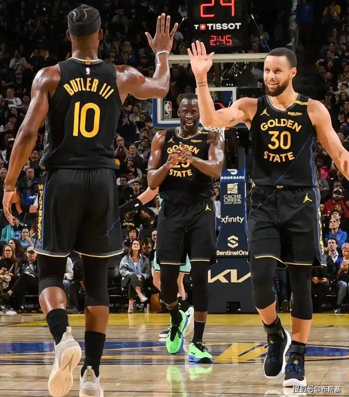 南宫体育-关于库里与70激战湖人分钟，领先优势明显胜负难料！，莎拉波娃焦点对战再创辉煌时刻的信息