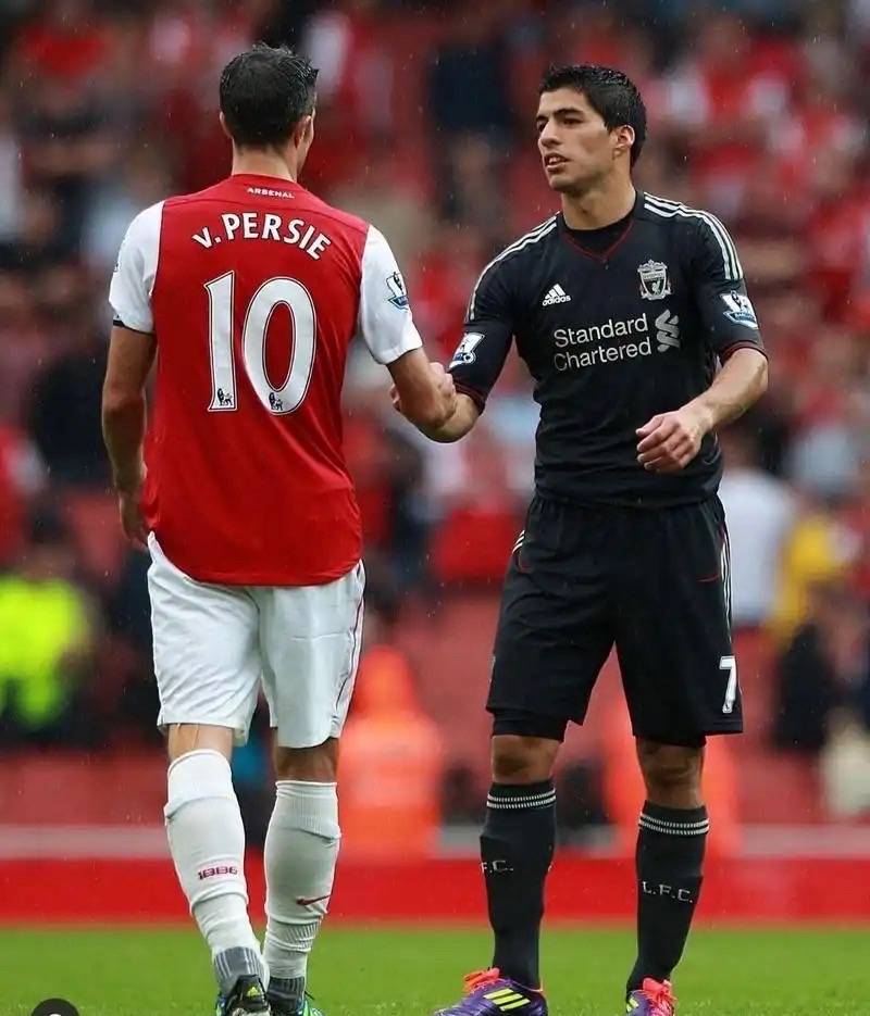 包含关键时刻突围战来临，阿森纳围绕荷甲队长鼓劲，媒体盛赞，身体对抗强度拉满的词条