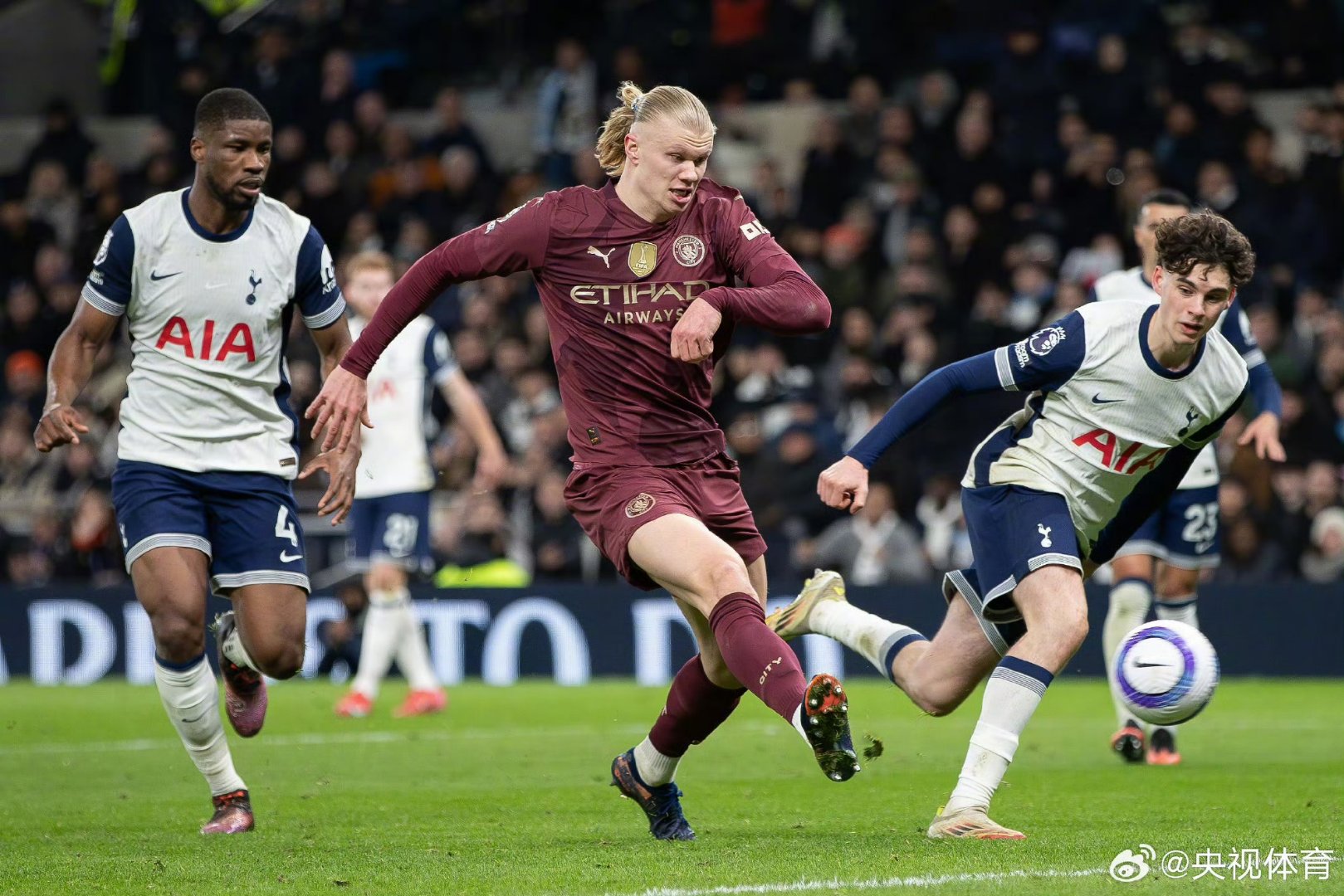 关键时刻突围战来临,曼城围绕国王杯门线救险,话题不断,轮换策略成焦点 关键时刻突围战来临,曼城围绕国王杯门线救险,话题不断,轮换策略成焦点