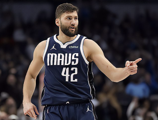 关于NBA常规赛国际比赛日再迎强敌；达拉斯独行侠豪取连胜；主帅态度——震撼外界；年轻球员得到机会的信息