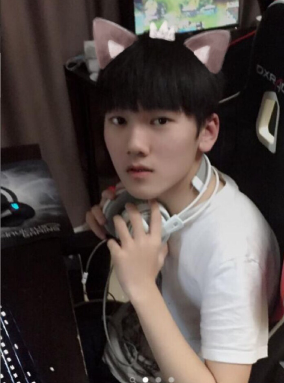 南宫体育-关于JackeyLove回归赛场，赛况扑朔迷离首场状态亮眼，IG观众沸腾！的信息